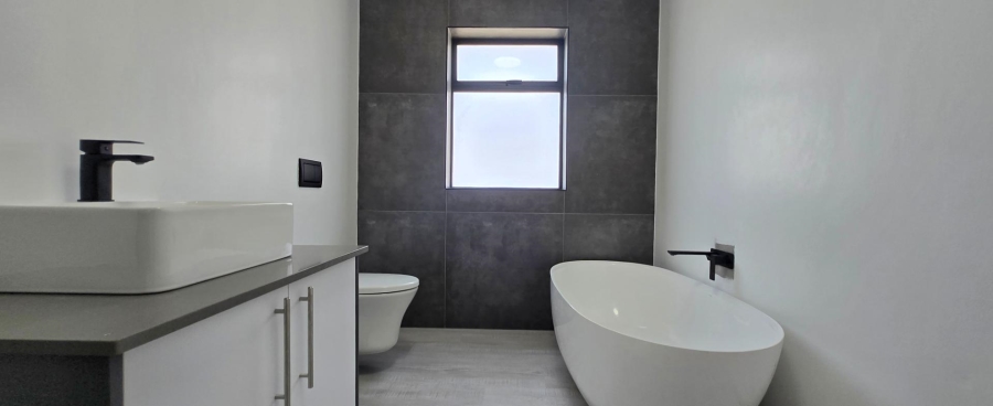 5 Bedroom Property for Sale in Kleinbaai Western Cape